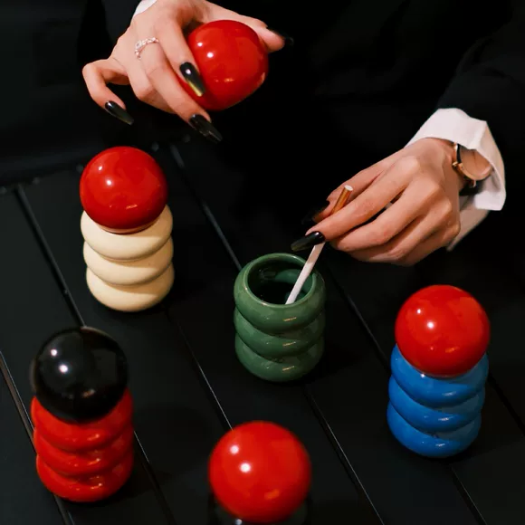 球球带盖陶瓷烟灰缸产品图